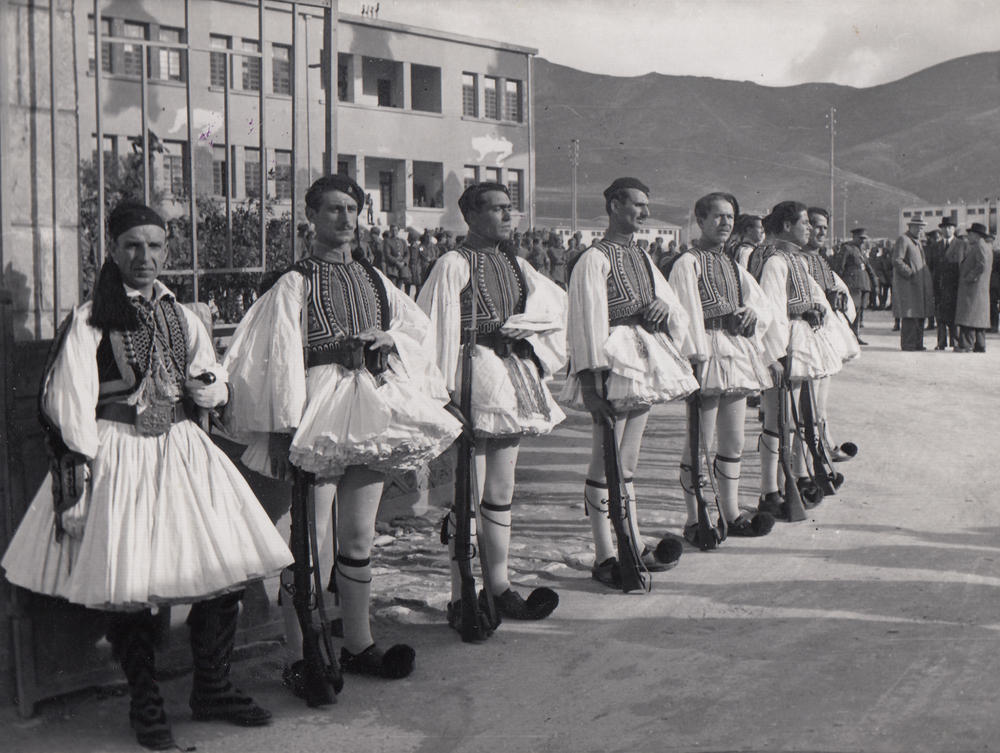 Sicherheitsbataillonisten in der Goudi Kaserne, Athen, August 1944. Private Sammlung Iassonas Chandrinos 