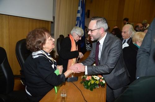 Staatsminister Michael Roth mit Zeitzeugin Rosina Asser-Pardo
