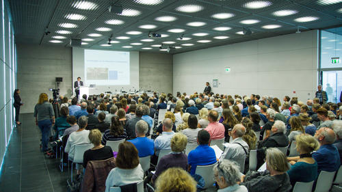Η γεμάτη αίθουσα στην διάρκεια της εκδήλωσης για την παρουσίαση του αρχείου «Μνήμες από την κατοχή στην Ελλάδα», 23.4.2018